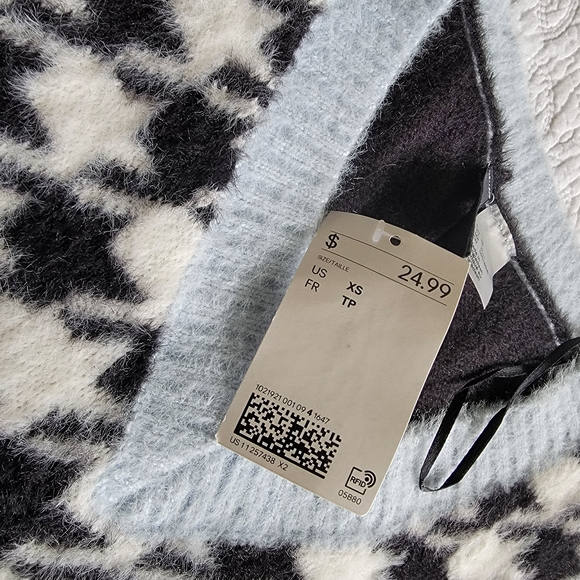 H&M Red Sweater and Black Houndstooth Vest Size XS - Picture 5 of 5